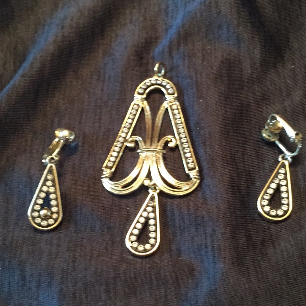 Vintage signed Sarah Coventry ‘Polonaise’ set